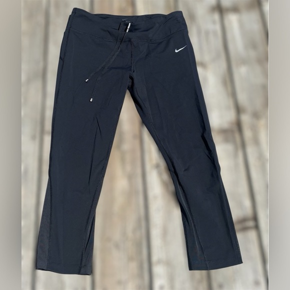 Nike Running Dri-Fit Black Capri Leggings Women's Large 3M Trim - Picture 1 of 8